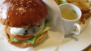 バーガー充実のカフェ