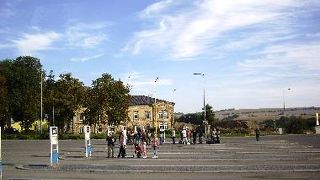 屋根なしバスターミナル