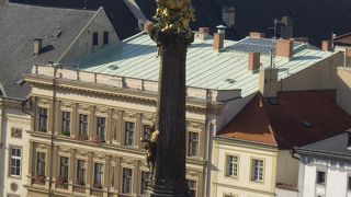 聖三位一体の碑を見下ろせます