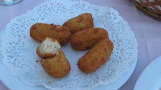 カル・ピンチョ：海辺のテラスでシーフード