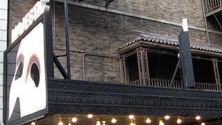 ご存知、｢オペラ座の怪人｣公演中の歴史的劇場。