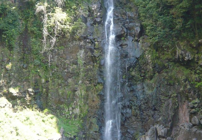 落差75ｍの素晴らしい滝　『千里ケ滝』