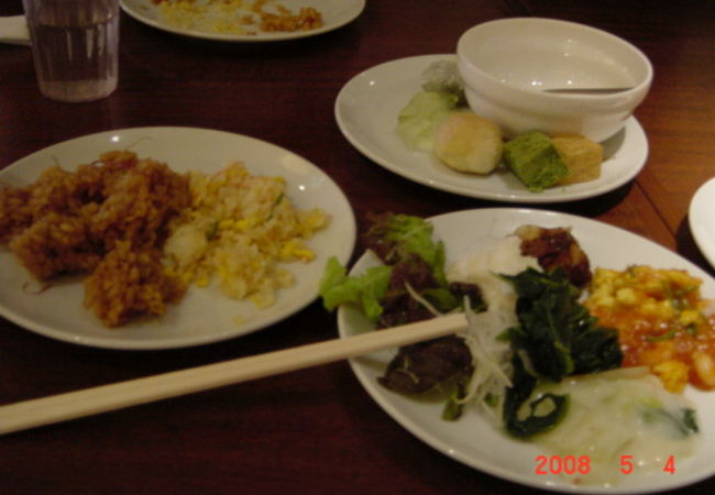 混んでいるパークを出てランチブッフェしよう！