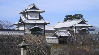 金沢城公園内には自由に入れます。