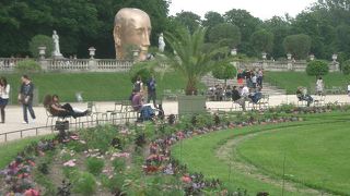 Luxembourg 公園は市民の憩いの場所