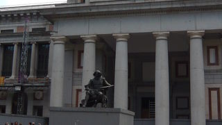 ◆『プラド美術館横の行列♪』