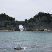 ○ 白浜観光にココは外せない！　「名勝・円月島」