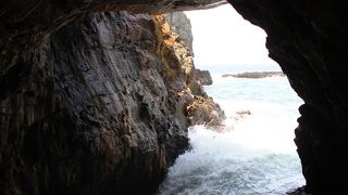 ○ 白浜観光にココは外せない！　「名勝・三段壁洞窟」