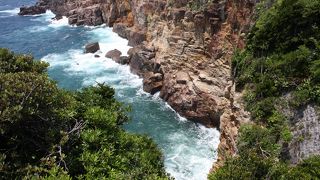 ○ 白浜観光にココは外せない！　「名勝・三段壁」