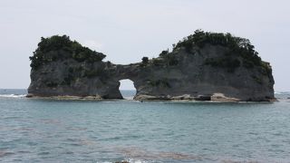 ○ 白浜観光にココは外せない！　「名勝・円月島」