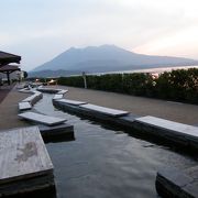 桜島を見ながら足湯