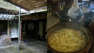 大きなたらいでいただく、家族うどん☆ 「わら家」