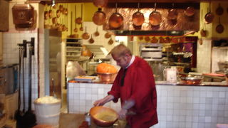 ▲ 名物　特大オムレツを食べました　「La Mere Poulard （ラ・メール・プラール）」