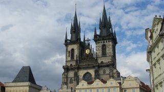 旧市街広場そば、ティーン教会