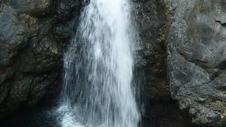 小岐須渓谷にある 『鮎止の滝』
