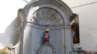 世界一衣装持ちの像