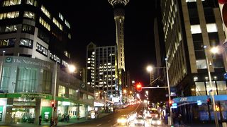 クイーン通り沿いのフードコート