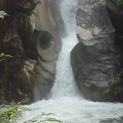 昇仙峡のハイライト、日本の滝百選 『仙娥滝』（山梨県甲府市）