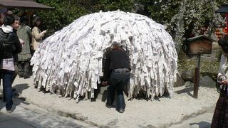 縁切り・縁結びの神様、安井金比羅宮（２００８年４月）