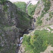 大ザレの滝−全容を見るのが難しい滝