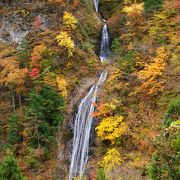 紅葉の丸神の滝