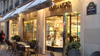 パリ16区　落ち着いた雰囲気のカフェ･ベーカリー