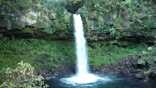 落差20ｍの美しい直瀑 『萬城の滝』