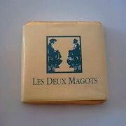 Les Deux Magots　レ・ドゥー・マゴ　素敵なカフェです