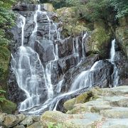 前原市の山中にひっそりと...『白糸の滝』