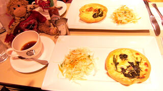 由緒ある隠れ家の様なカフェでしばしタイムトリップ