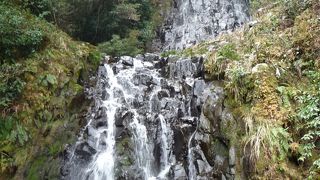 『鹿目の滝・雌滝』◆「鹿目の滝」は３つの滝の総称です