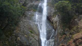 日本の滝百選 『栴檀轟の滝』は落差70ｍ！