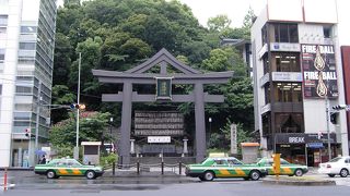 「聖と俗」の境界、聖域と人間界の境、山王鳥居