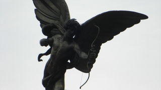 Piccadilly Circus の Eros Statue