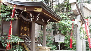 九代目市川団十郎丈も篤い信仰の、飯富稲荷神社