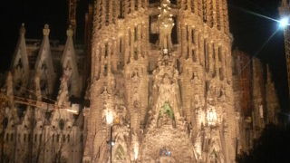 夜のサグラダ・ファミリア