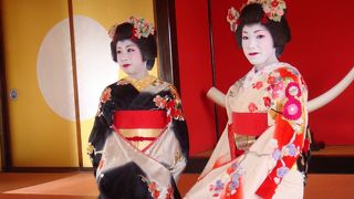 相馬楼の舞妓さんの踊り、入場者多い時は臨時公演あるかも。