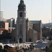 韓国初のゴシック建築、カトリック教会のシンボル