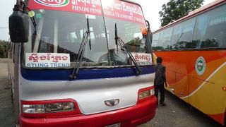 プノンペンから国際バスでパクセーへ