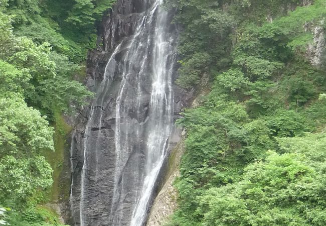 『鱒返しの滝』　大山滝に負けない程のスケール感