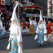 浅草時代祭りに登場する白鷺の舞を紹介する仲見世の浅草絵巻、浅草寺が好き！の巻