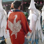 浅草時代祭りで羽織もあでやかな白鷺の舞を紹介する仲見世の浅草絵巻、浅草寺が好き！の巻