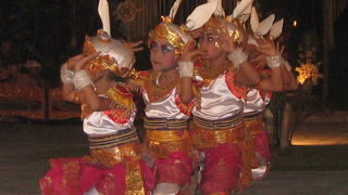 ラカレケ：お目当てはウサギのダンス