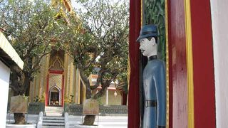 ワット・ラーチャボピット　タイとヨーロッパのミックス寺院