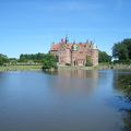 オーデンセ近郊の池に浮かぶ城