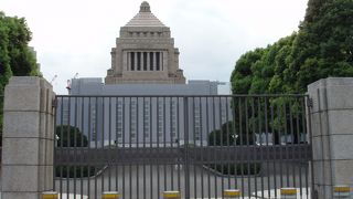 正門前からみる国会議事堂、永田町散策の巻