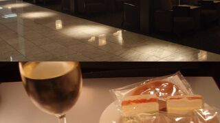 &#9992;成田空港ターミナル１サテライト４「ANAラウンジ」