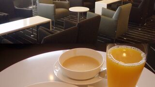 &#9992;成田空港ターミナル２「カンタスラウンジ」