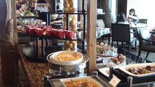 ランドマーク７０Ｆ　シリウス　８月はハワイアンフェア