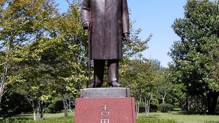 北の丸公園にある吉田茂像、江戸城の城門散歩の巻